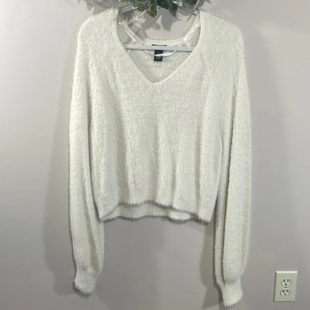 Rue21 V-neck Off White Long Sleeve Sweater M